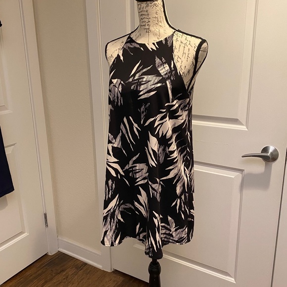 Dress - Picture 2 of 6